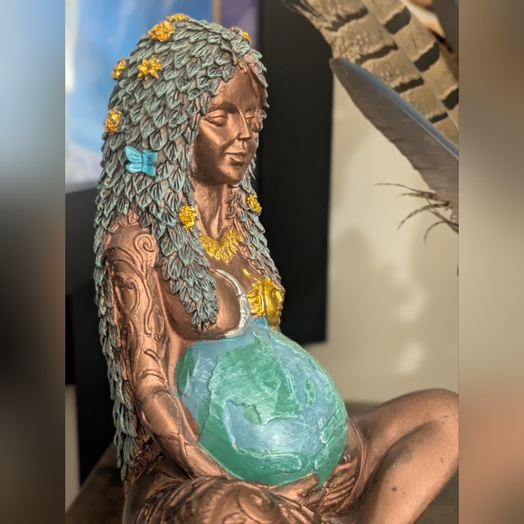 Gaia Fertility Statue - Picture 7 of 9